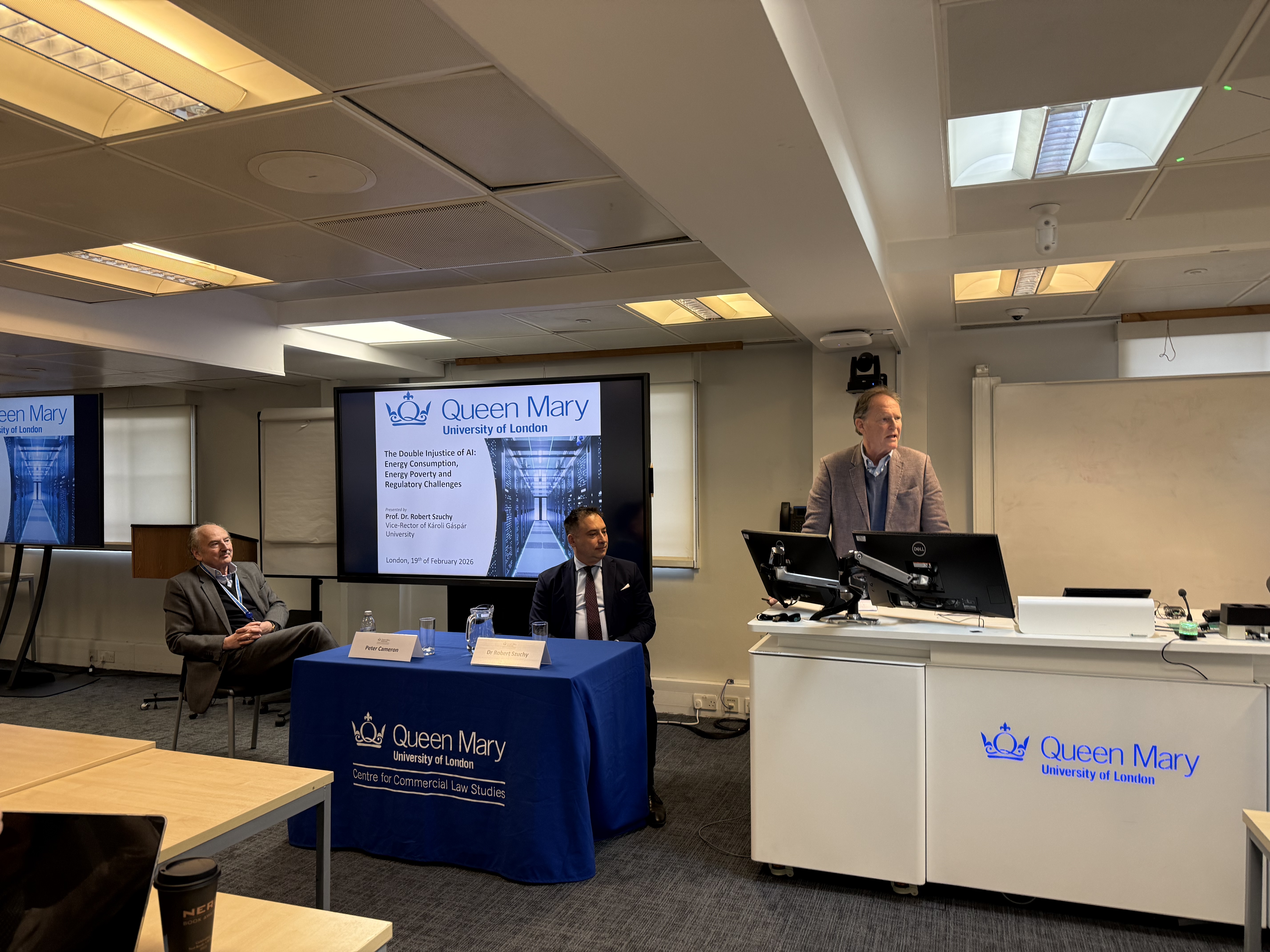 Dr Robert Szuchy giving a lecture